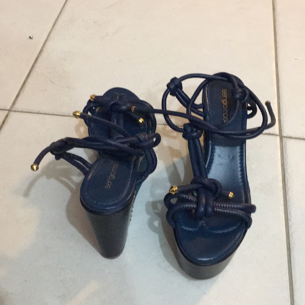 Shoes - Picture 2 of 4